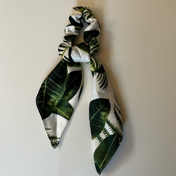 3/$20 ✨ H&M Scarf Scrunchie Duo - Picture 7 of 7